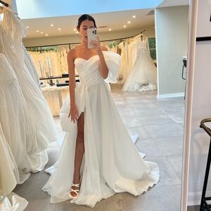 Esty Style Wedding Gown: Daniella